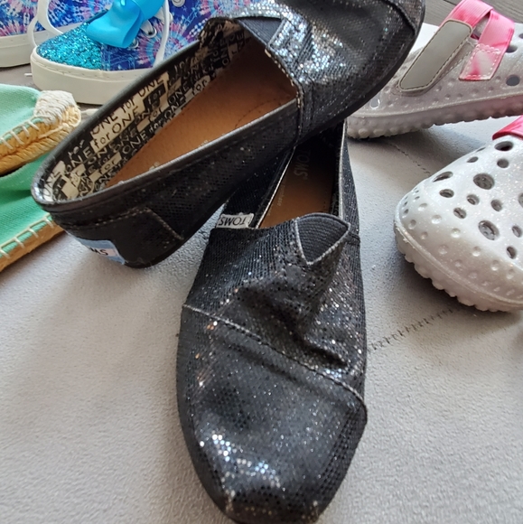 Black glitter Tom's   girls size 1 - Picture 2 of 2